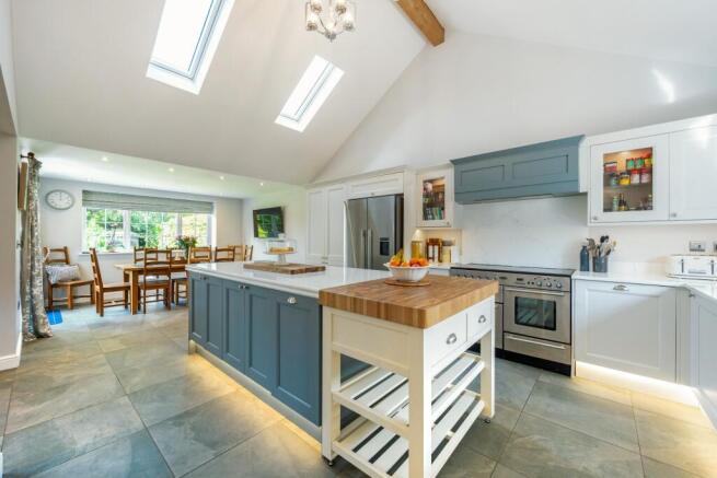 KITCHEN / DINER
