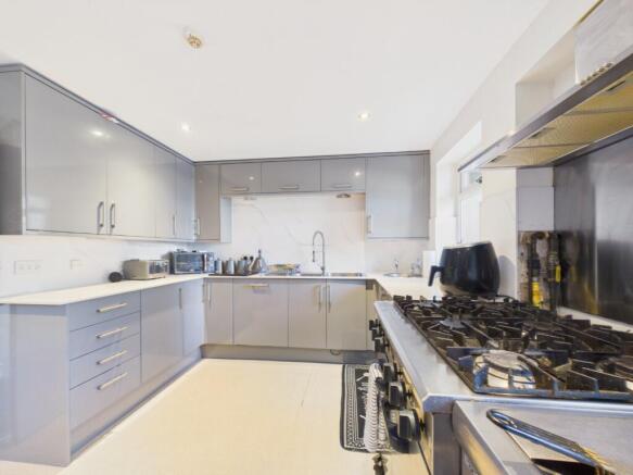 12 bed Detached for sale Image 4