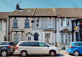 Flat A, 122, Luton Road, Luton, Chatham ME4 5AD