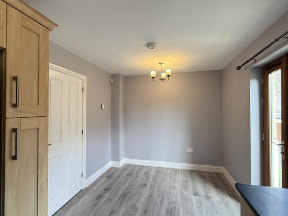 5 bed Town House for sale Image 10