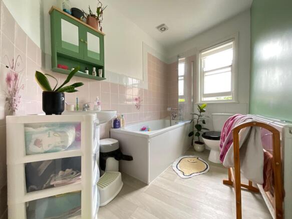 2 bed Flat for sale Image 6
