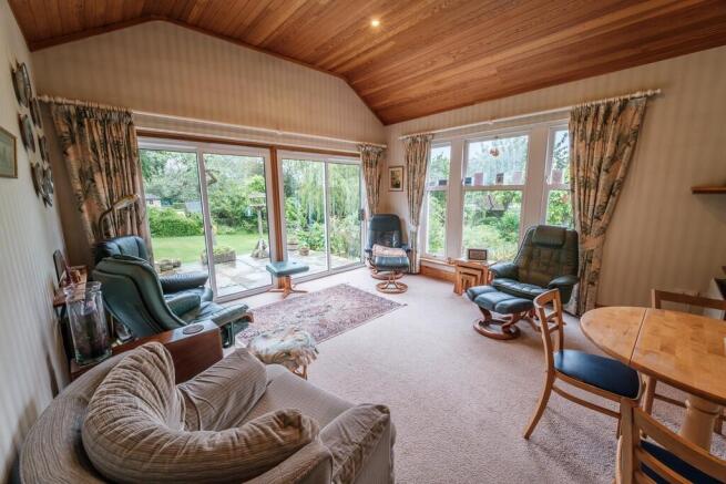 5 bed Detached for sale Image 8