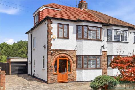 Hycliffe Gardens, Chigwell, Essex, IG7