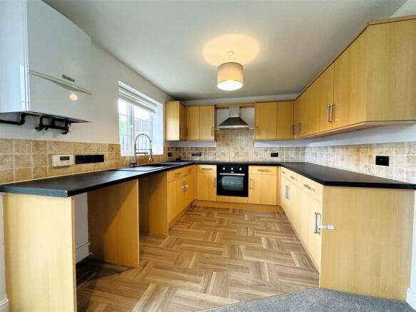 3 bed Town House for sale Image 8