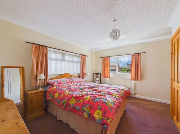 4 bed Detached for sale Image 8