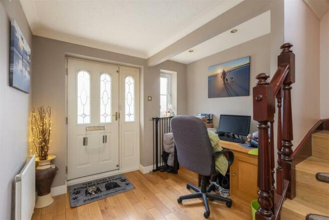 Millers Close 1 Hallway-1.jpg