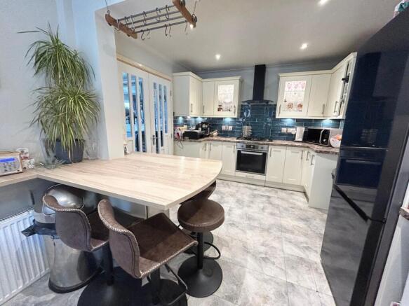 4 bed Detached for sale Image 7
