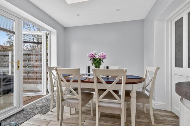 4 bed Semi-Detached for sale Image 8