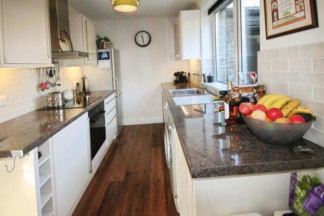 2 bed House to rent Image 4