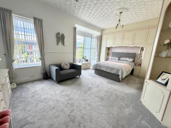 5 bed Semi-Detached for sale Image 11