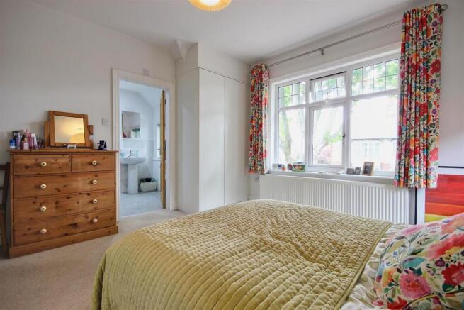 4 bed Detached for sale Image 7