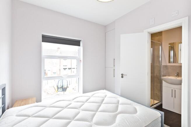 2 bed Apartment to rent Image 8
