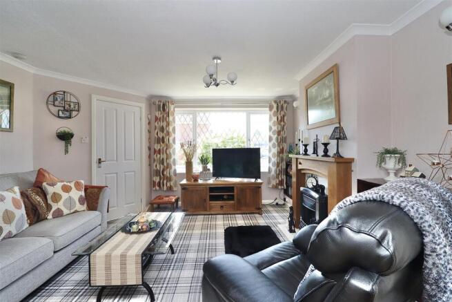 3 bed Semi-Detached for sale Image 4