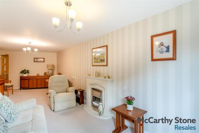 2 bed Apartment for sale Image 10