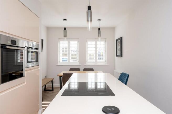 5 bed Semi-Detached for sale Image 8