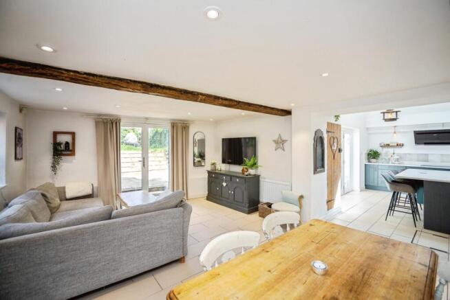 Lounge * Kitchen