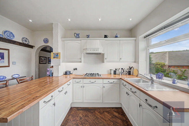 Hillcrest, Spring Terrace, Newhey, OL16 4LZ  photo 4