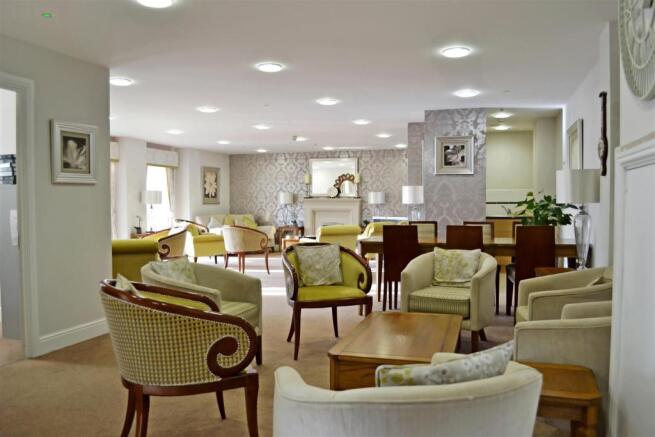 McKinlay Court (communal lounge).JPG