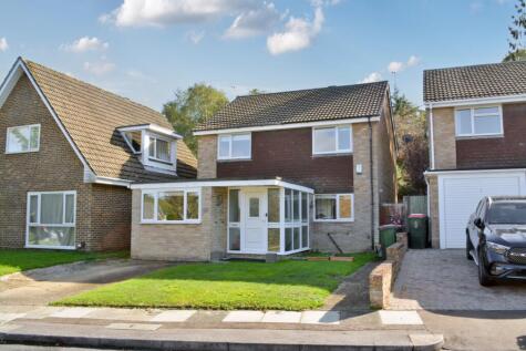 Keble Close, Pound Hill, RH10