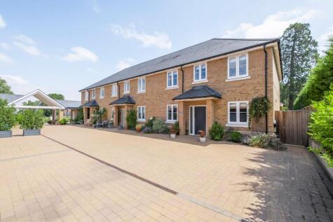 Wellingtonia Drive, Crookham Common, RG19