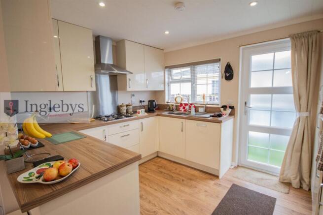 2 bed Park Home for sale Image 9