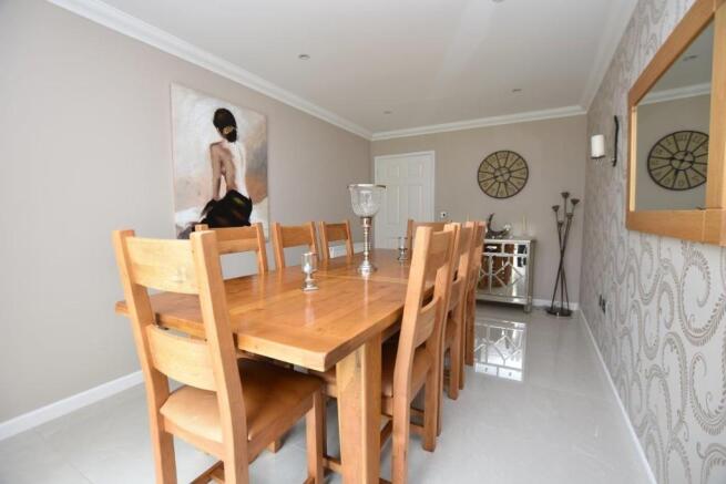 Bed 4/dining room
