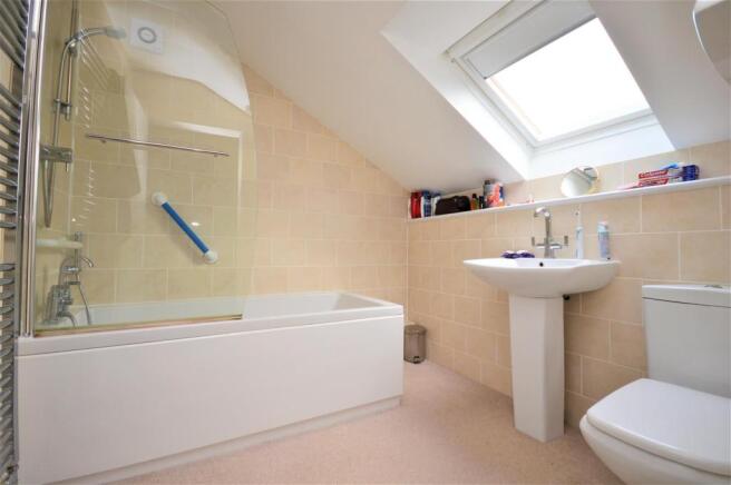 Bathroom Albert Lodge.JPG