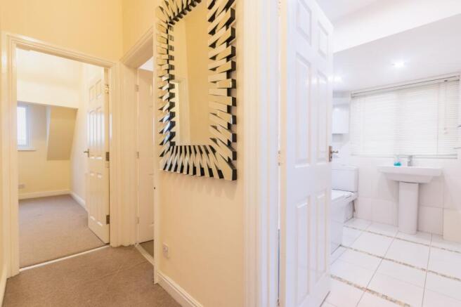 3 bed Flat for sale Image 6