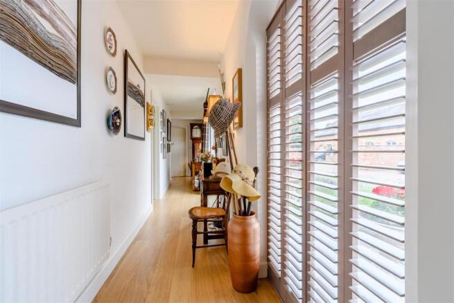 8420273-interior25.jpg
