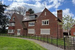 7, Grebe Place, Burgate SP6 1FT