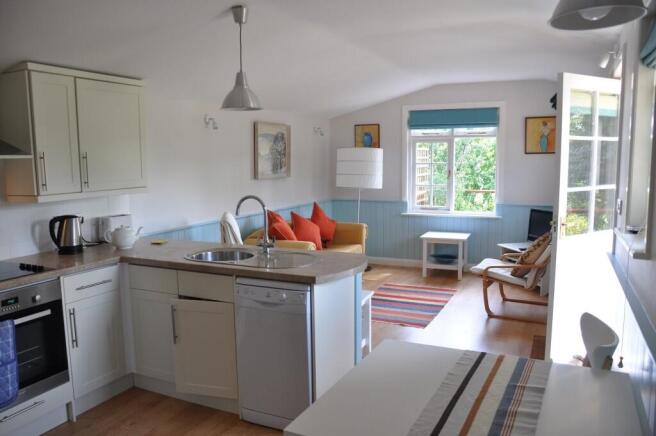 Lounge Property to L