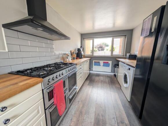 3 bed Semi-Detached for sale Image 6