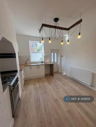2 bed Terraced to rent Image 7