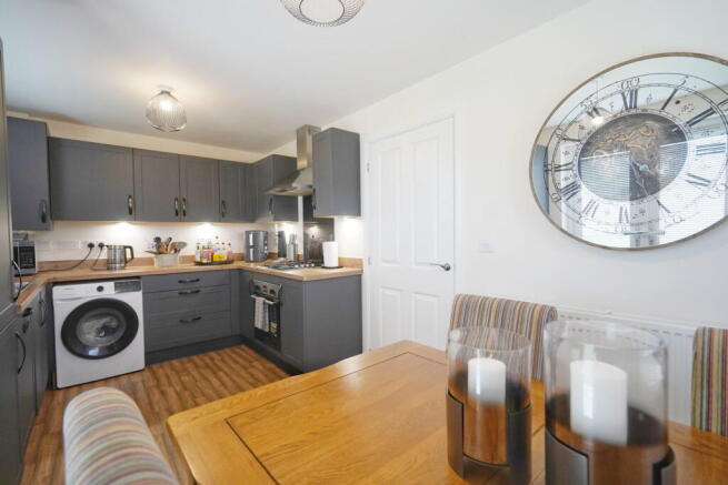 3 bed Semi-Detached for sale Image 6