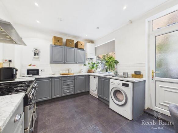 9 bed Semi-Detached for sale Image 4