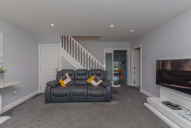 6. Living Room (3).jpg