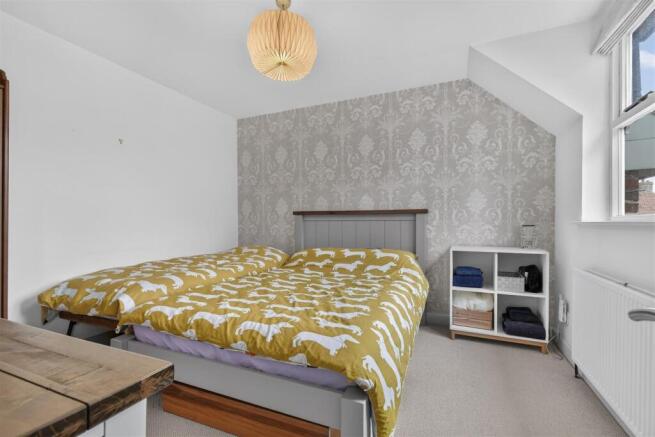 4 bed Detached for sale Image 9