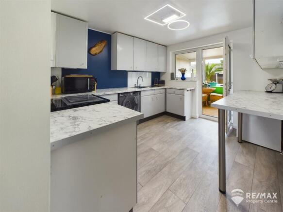 Kitchen (2).jpg