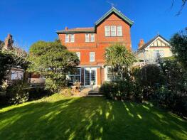 Edgecliffe Hotel, Clarence Gardens, Shanklin PO37 6HA