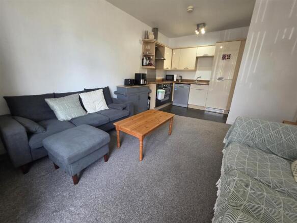 Lauriston Close, Manchester photo 4