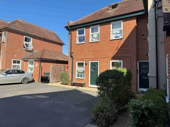 Flats 1, 2, 3 & 6 Avenue Court, The Avenue, Bishops Waltham, Southampton, SO32 1BN photo 5