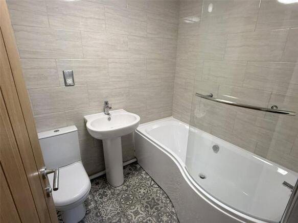 1 bed Ground Flat to rent Image 6