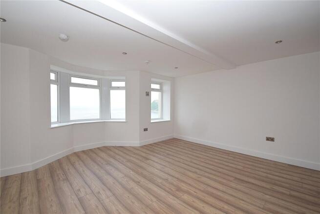 2 bed Apartment to rent Image 2