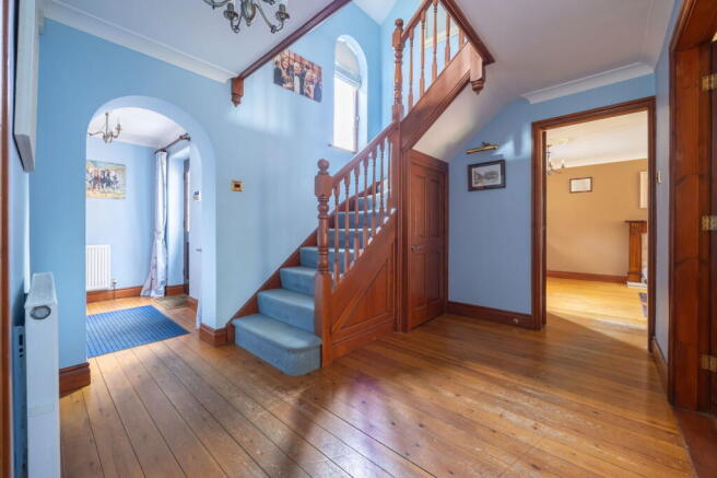 5 bed Detached for sale Image 7
