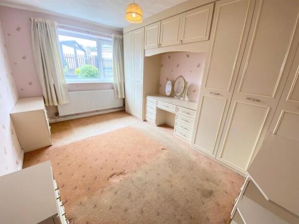2 bed Semi-Detached Bungalow for sale Image 8