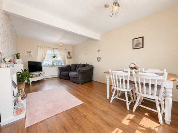 3 bed Semi-Detached for sale Image 4