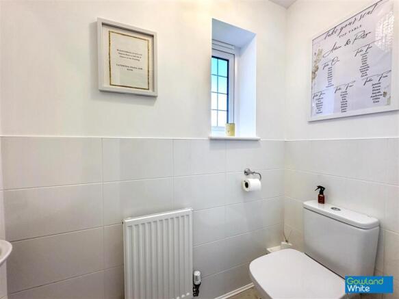 4 bed Detached for sale Image 8