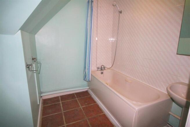 15 Parish House Bathroom.JPG