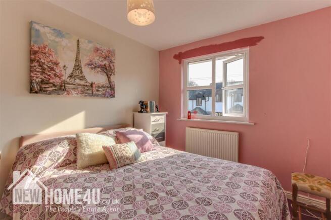 MASTER BEDROOM: