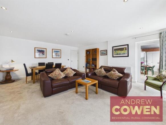 2 bed Apartment for sale Image 5